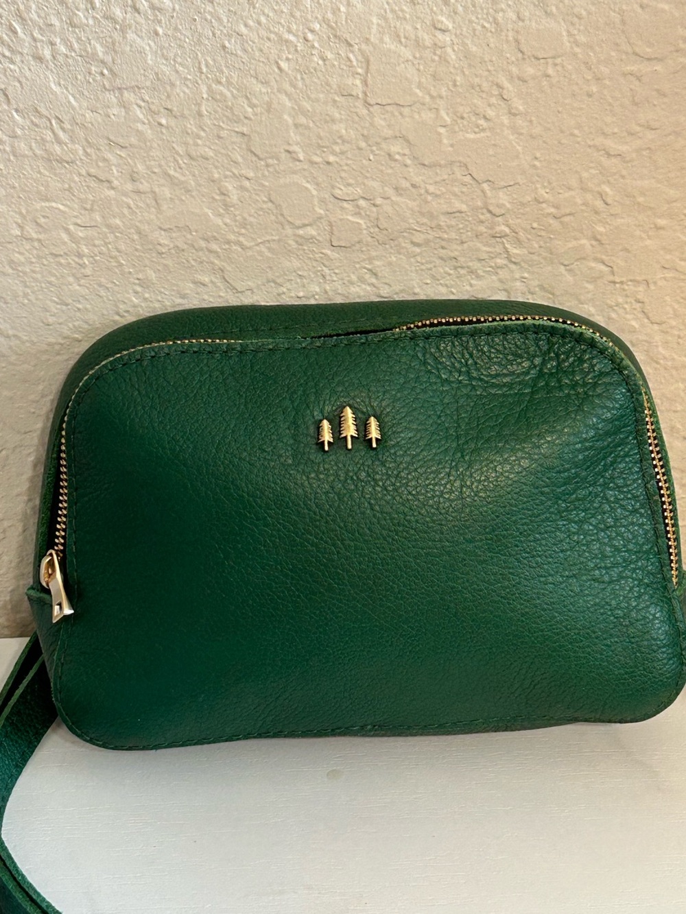 Portland Leather Scarlet Sling Bag in Bacalar - Picture 2 of 16